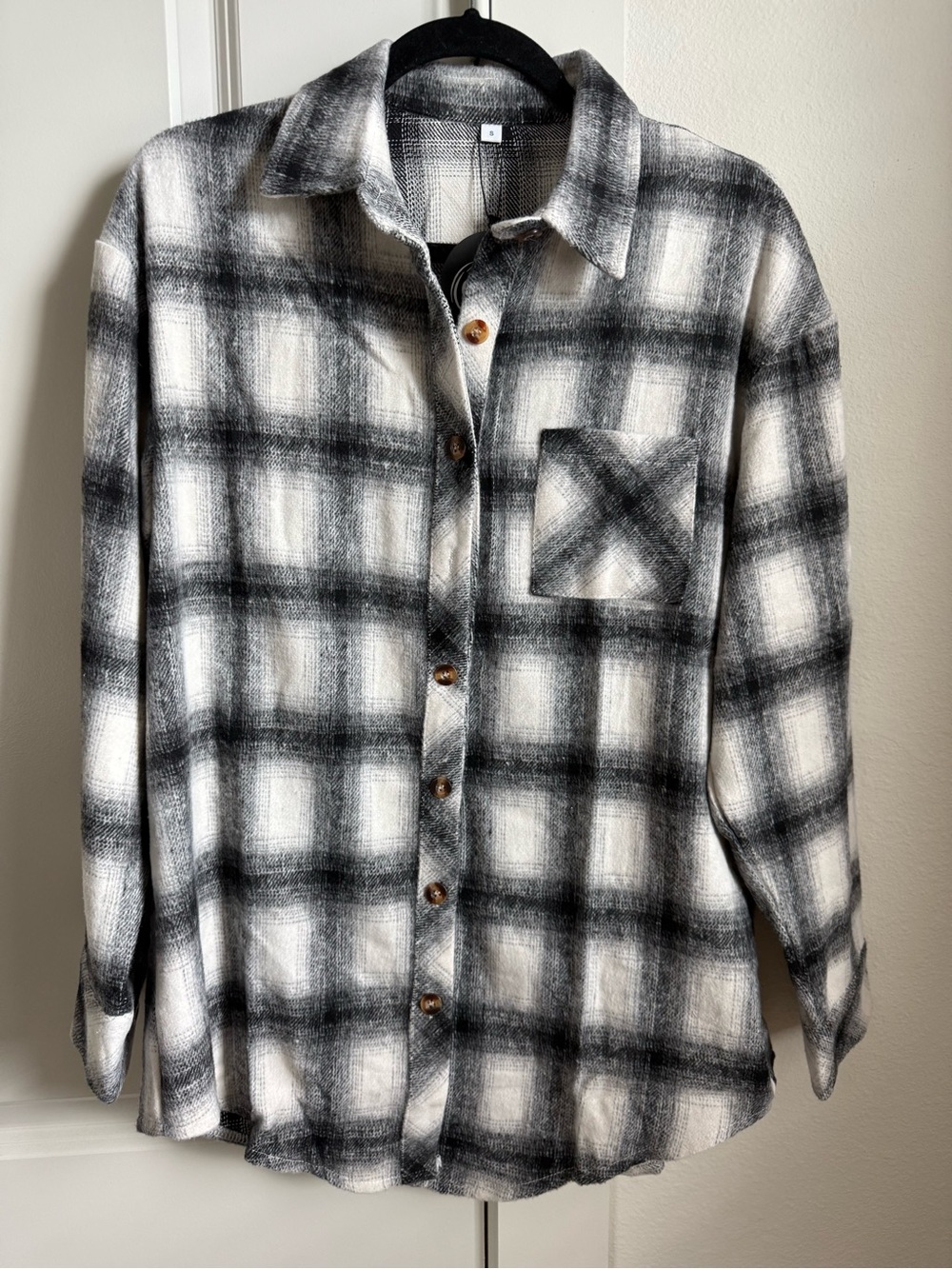 Chyrii Cream and Black Flannel Size Small PTP 21” NWT